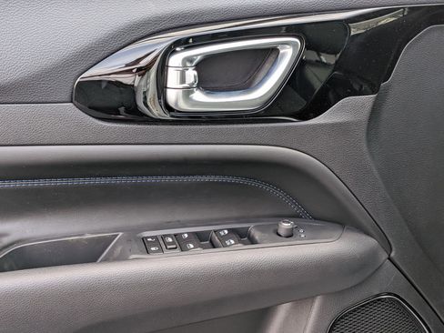 New 2026 Jeep Compass Latitude image 11