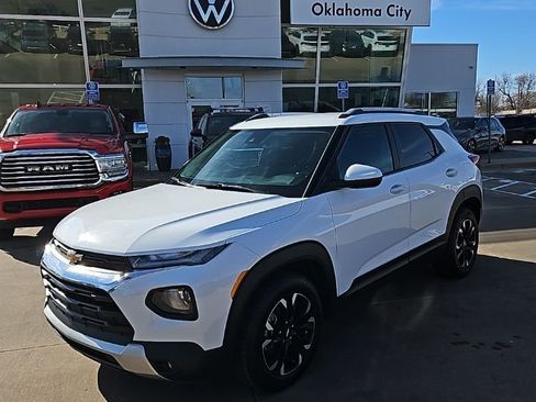 Used 2022 Chevrolet TrailBlazer LT w/ Convenience Package image 1