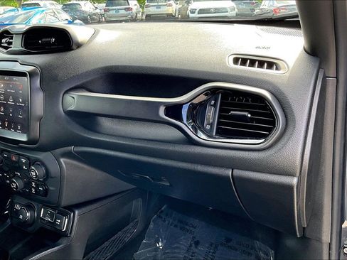 Used 2022 Jeep Renegade Altitude AWD/4WD image 18