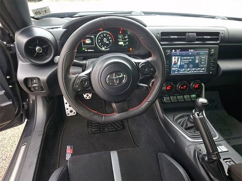 Used 2024 Toyota GR86 Premium image 12