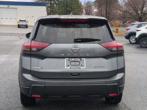 Used 2024 Nissan Rogue SV image 4