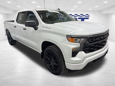 Used 2023 Chevrolet Silverado 1500 Custom image 3