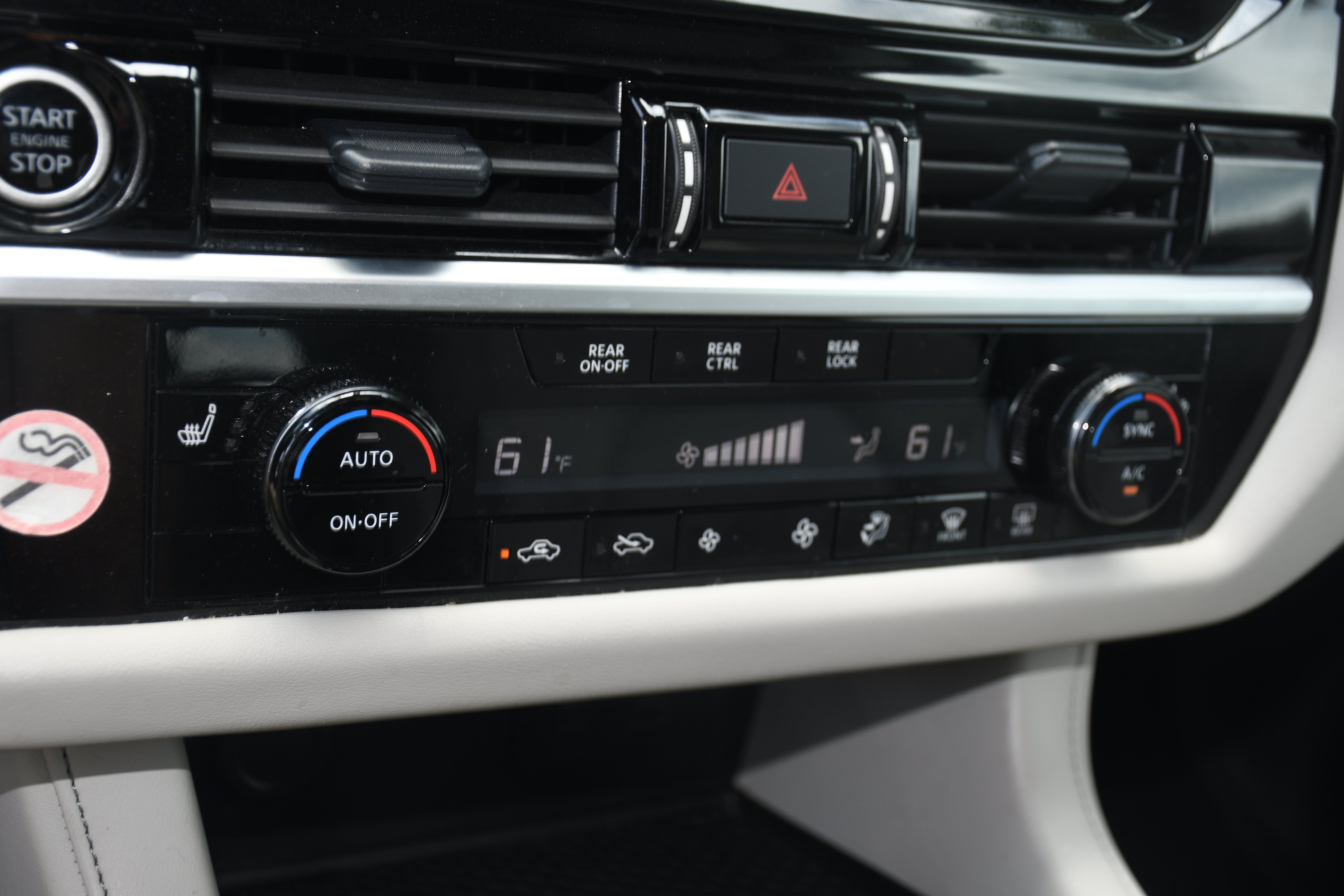 Used 2024 Nissan Pathfinder SV FWD image 14