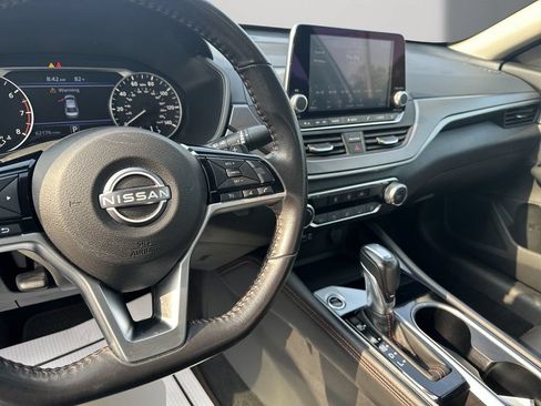 Used 2024 Nissan Altima 2.5 SR FWD image 15