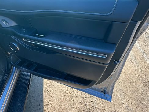 Used 2024 Ford Expedition Max XLT image 18