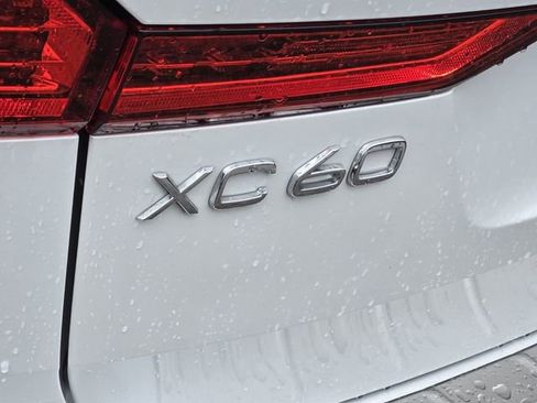 Used 2023 Volvo XC60 B5 Ultimate w/ Protection Package Premier FWD image 11