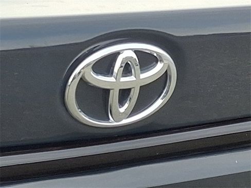 Used 2025 Toyota Corolla LE image 29