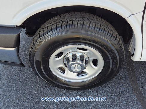 Used 2020 Chevrolet Express 2500 LT w/ LT Preferred Equipment Group image 17