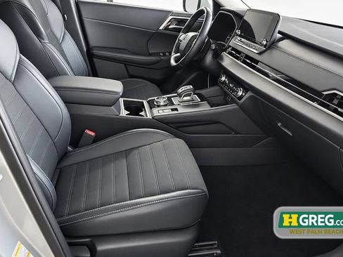 Used 2024 Mitsubishi Outlander SE Black Edition FWD image 11