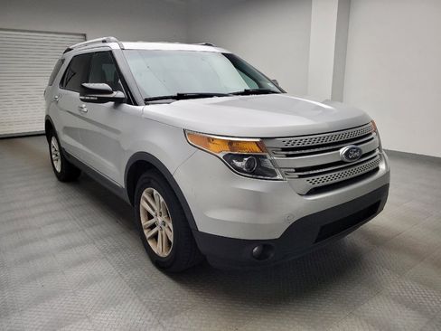 Used 2015 Ford Explorer XLT w/ Equipment Group 202B FWD image 13