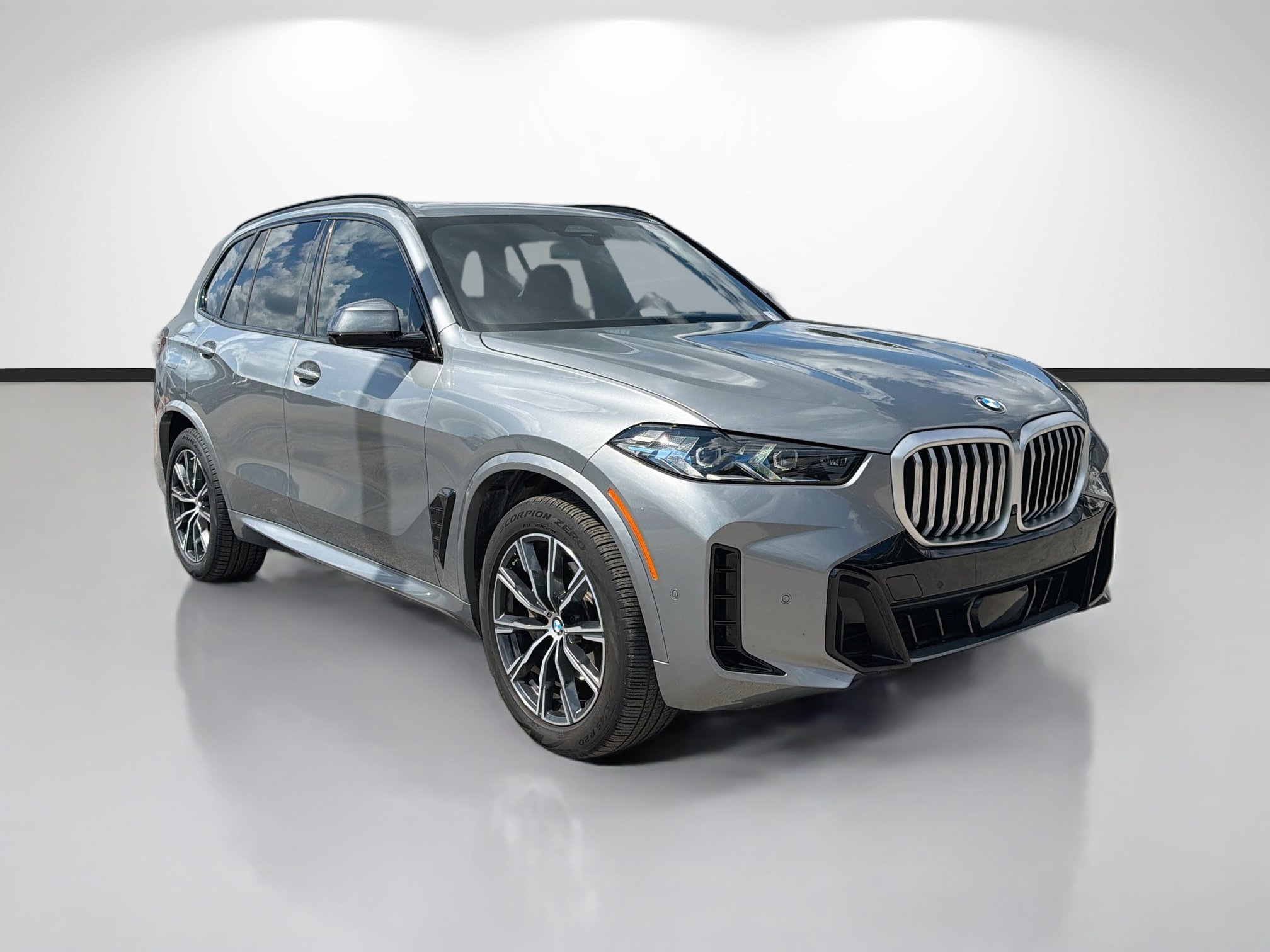 Certified 2025 BMW X5 sDrive40i w/ M Sport Package RWD image 1