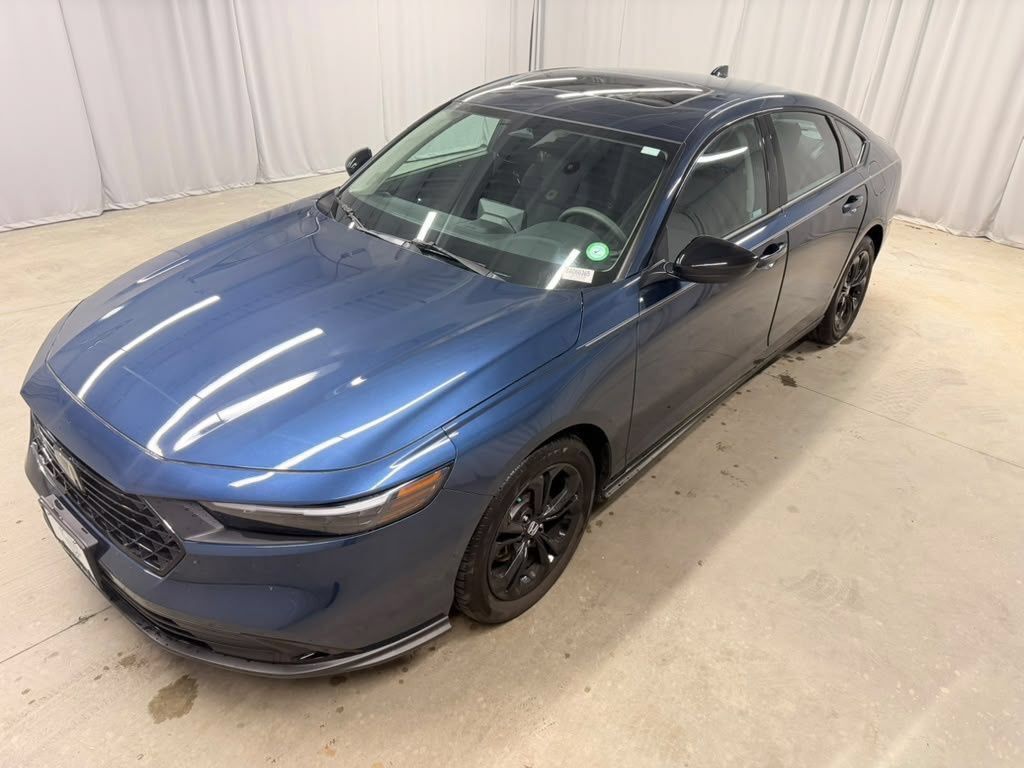 Certified 2025 Honda Accord SE image 3