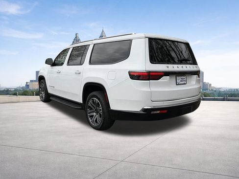 Used 2024 Jeep Wagoneer L Series II RWD image 3