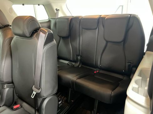 Used 2024 Kia Carnival EX FWD image 19