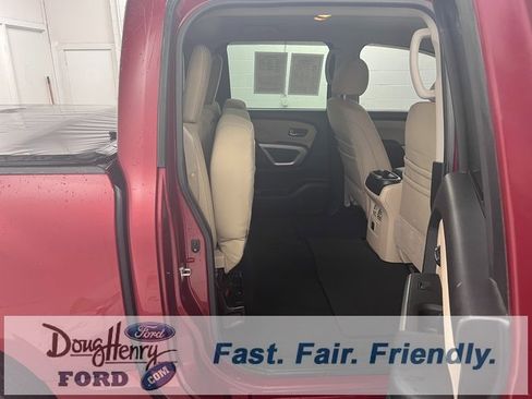 Used 2017 Nissan Titan SV image 33