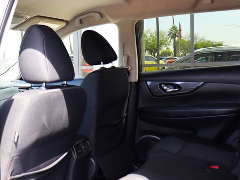 Used 2018 Nissan Rogue SV AWD/4WD image 30