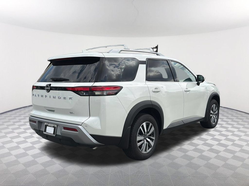 Used 2024 Nissan Pathfinder SL FWD image 5