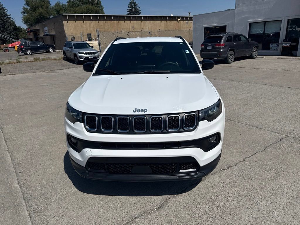 Used 2024 Jeep Compass Latitude AWD/4WD image 7