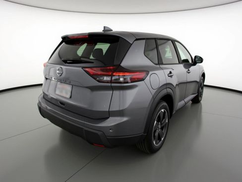 Used 2025 Nissan Rogue SV FWD image 9