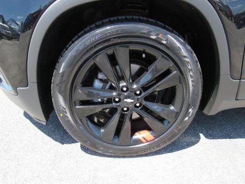Used 2018 Chevrolet Trax LT w/ Sun & Sound Package FWD image 11