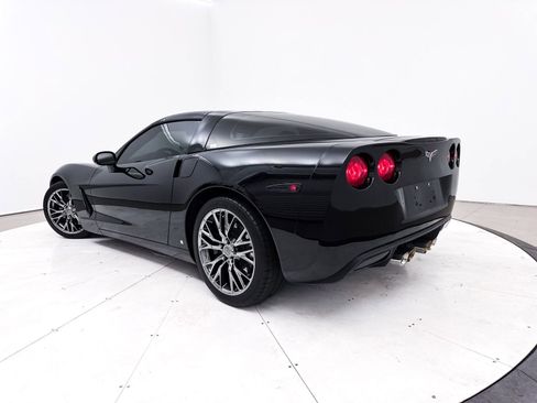 Used 2008 Chevrolet Corvette Coupe w/ Z51 Performance Package RWD image 2