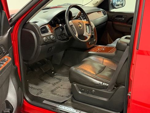 Used 2011 Chevrolet Avalanche LTZ image 7