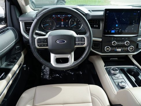 Used 2024 Ford Expedition XLT image 22