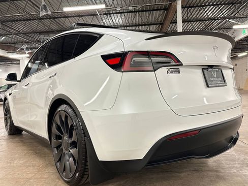 Used 2023 Tesla Model Y Performance image 17