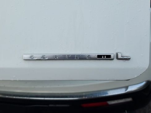 Used 2023 Jeep Wagoneer L Series II AWD/4WD image 8