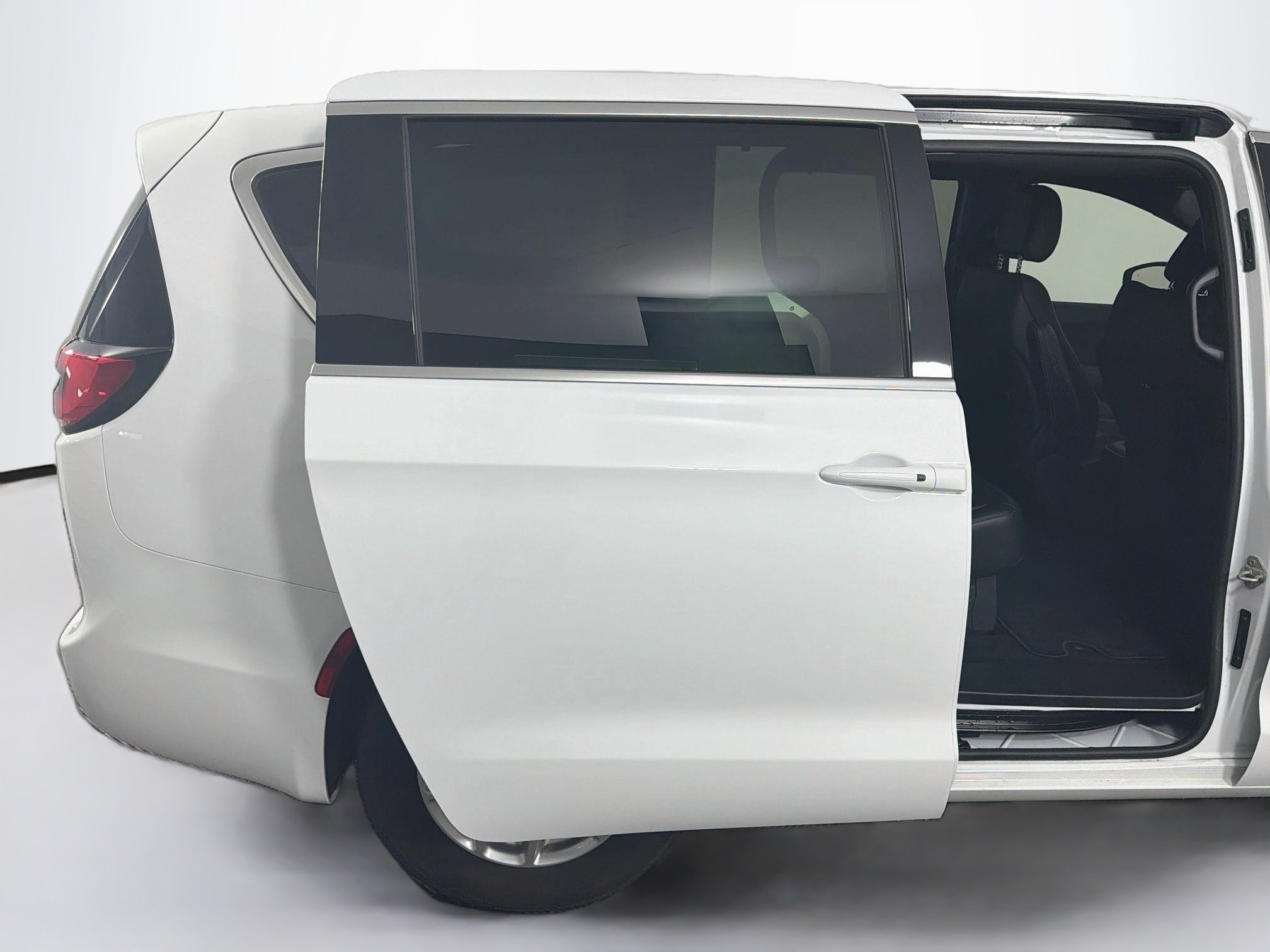 Used 2025 Chrysler Pacifica Select FWD image 32