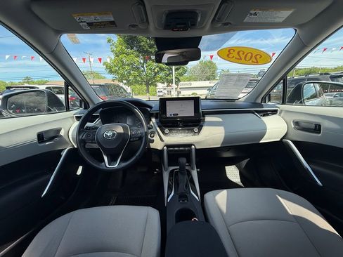Used 2023 Toyota Corolla Cross LE w/ Moonroof Package AWD/4WD image 12