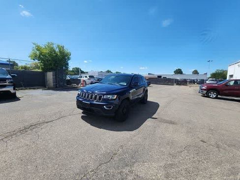 Used 2018 Jeep Grand Cherokee Laredo AWD/4WD image 2