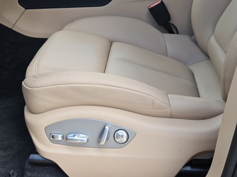 Certified 2026 Porsche Macan AWD/4WD image 23