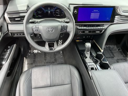 Used 2025 Toyota Camry XSE FWD image 10