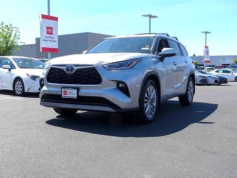 Certified 2021 Toyota Highlander Platinum FWD image 7