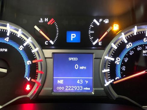 Used 2016 Toyota 4Runner SR5 image 31