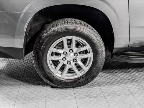 Used 2022 Chevrolet Suburban LT RWD image 34