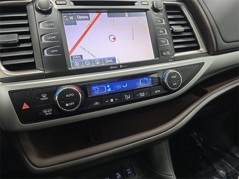 Used 2015 Toyota Highlander XLE image 24