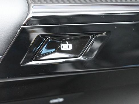 New 2025 BMW 750e xDrive w/ Premium Package image 18