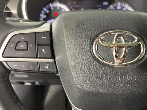 Certified 2023 Toyota Highlander XLE image 9