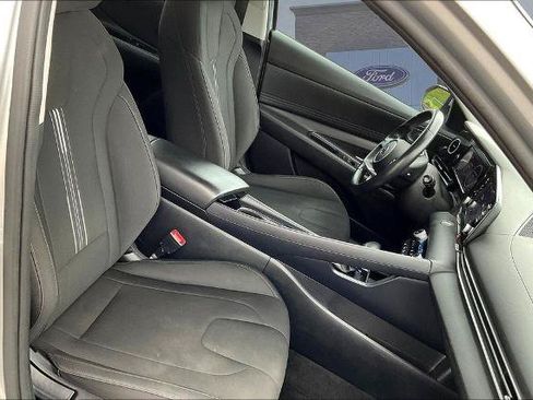 Used 2021 Hyundai Elantra SEL w/ Convenience Package FWD image 27