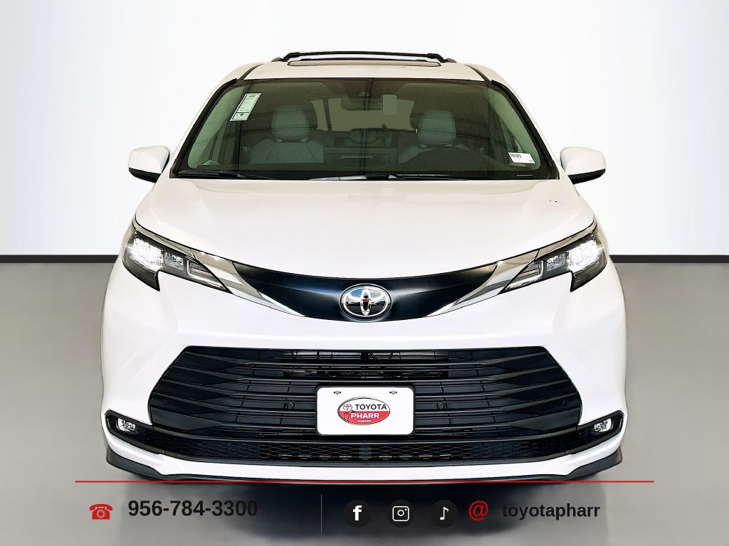 New 2026 Toyota Sienna XLE FWD image 2
