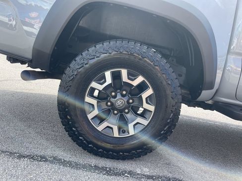 Used 2019 Toyota Tacoma TRD Off-Road AWD/4WD image 12