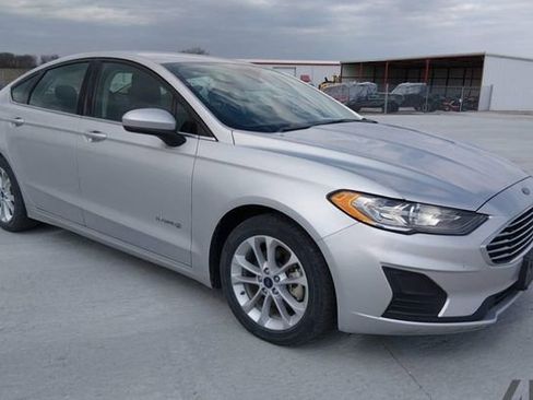 Used 2019 Ford Fusion SE FWD image 1