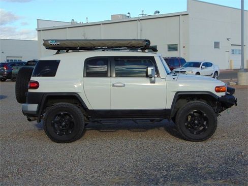 Used 2014 Toyota FJ Cruiser 4WD image 3