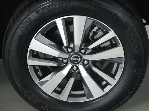 Used 2025 Nissan Pathfinder SL AWD/4WD image 41
