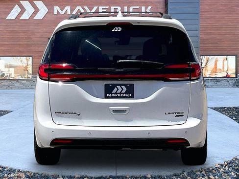 Used 2022 Chrysler Pacifica Limited w/ Uconnect Theater Family Group AWD/4WD image 6