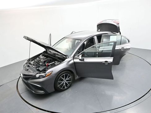 Used 2024 Toyota Camry SE image 39