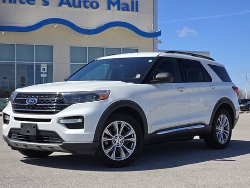 Used 2020 Ford Explorer XLT w/ Equipment Group 202A AWD/4WD image 2