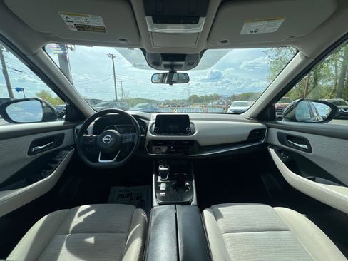 Used 2023 Nissan Rogue SV image 12